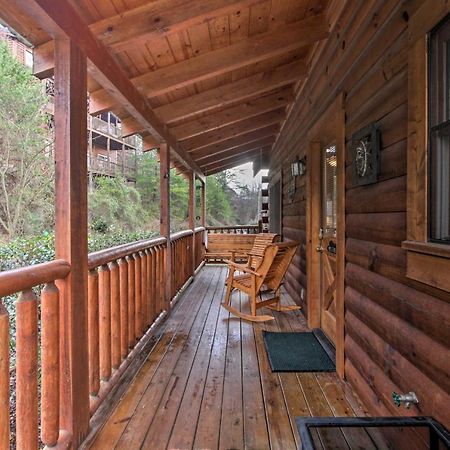 Romantic Cabin With Hot Tub In Pigeon Forge! Exterior foto