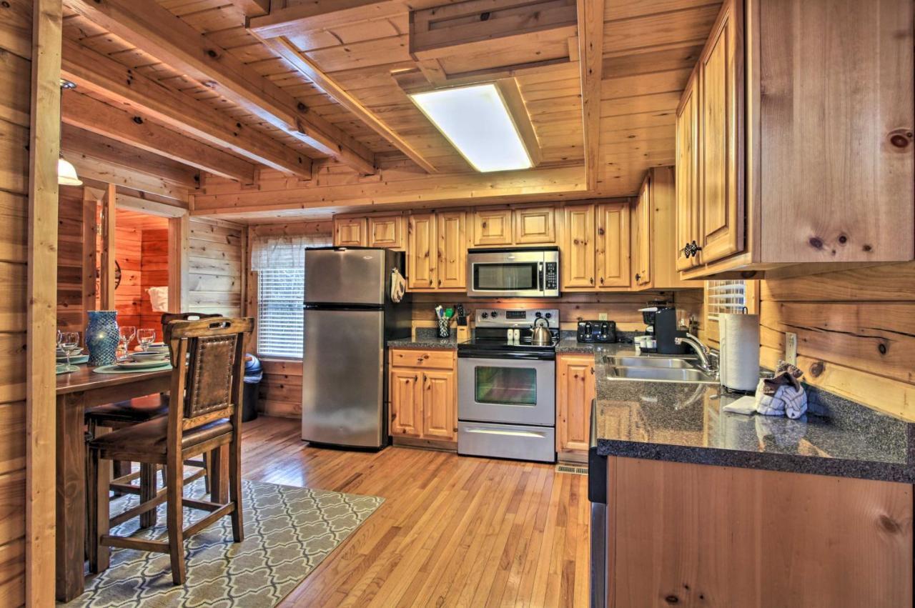 Romantic Cabin With Hot Tub In Pigeon Forge! Exterior foto
