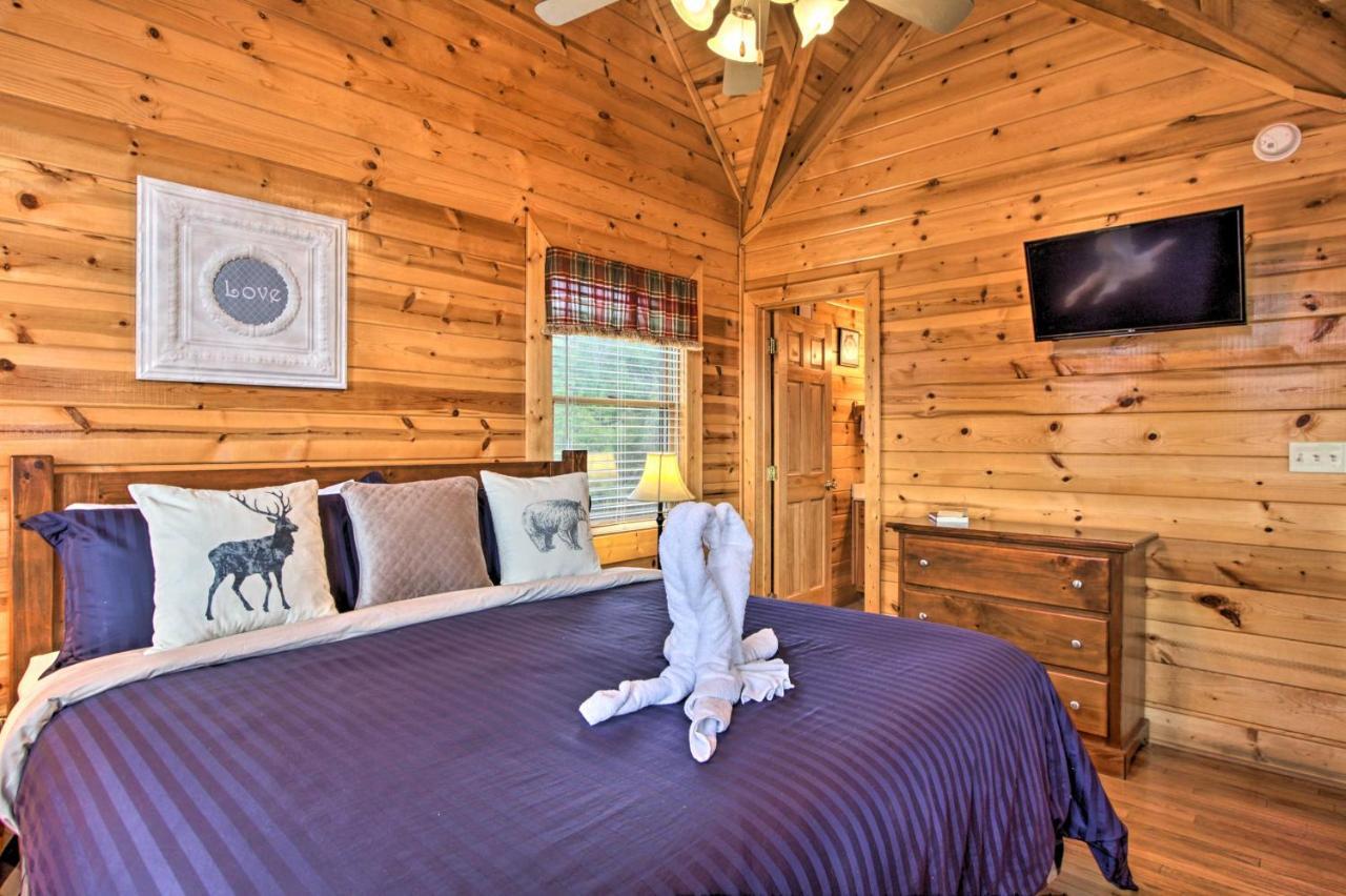 Romantic Cabin With Hot Tub In Pigeon Forge! Exterior foto